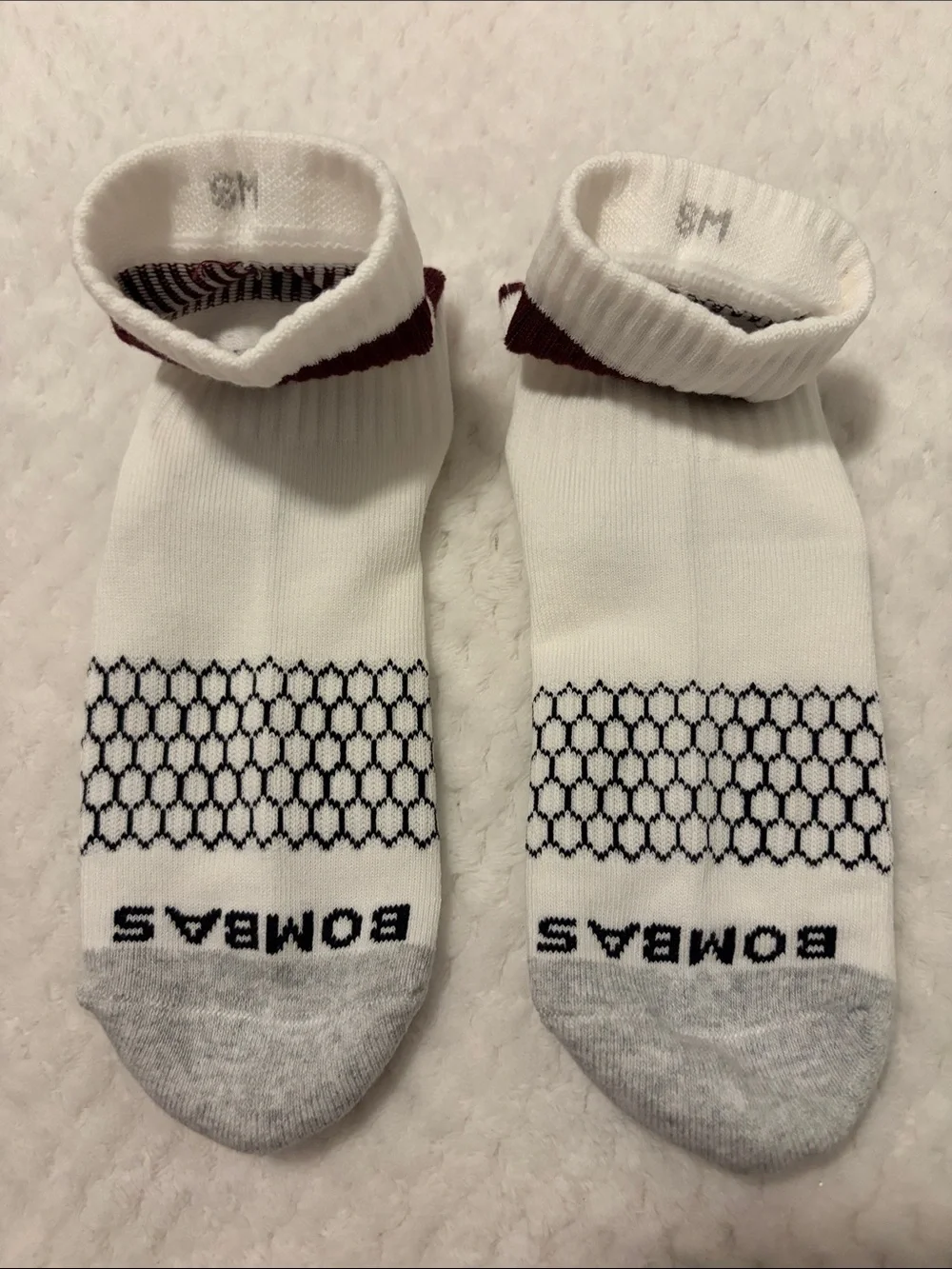 NWOT Bombas Vintage Stripes Half Calf Socks - White With Burgundy Stripes-Small